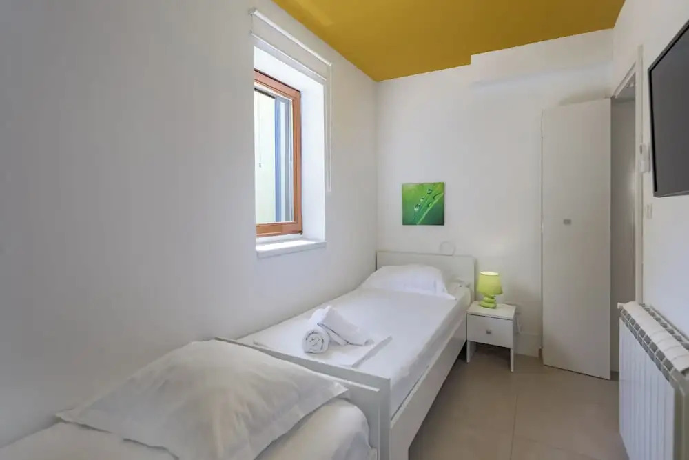 Seaview Pool House Mytilus