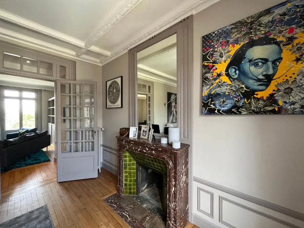 Appartement haut standing 125m2 / Parking privé plein centre-ville avec vue panoramique
