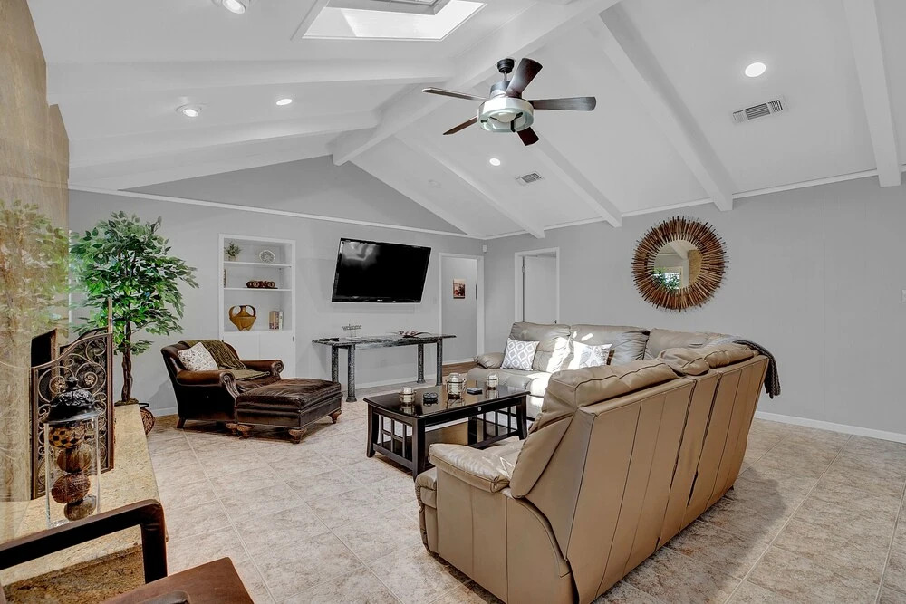 Stunning Home W/firepit&grill