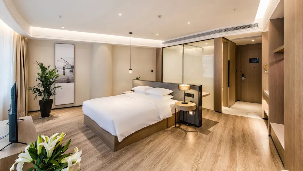 Zhangjiagang Suning Auraya Hotel