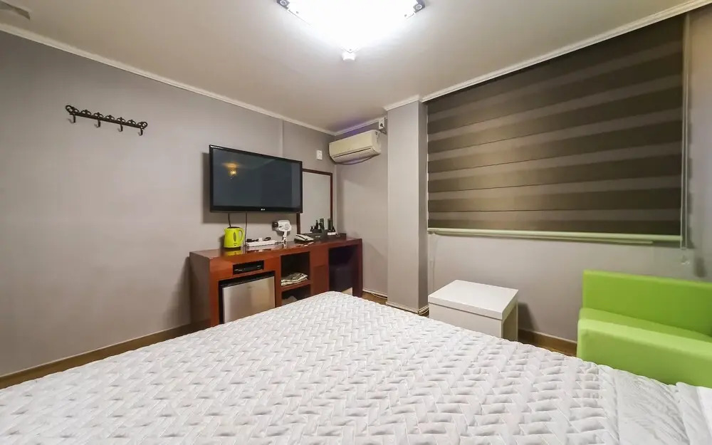 Busan Daeyeondong Hotel With