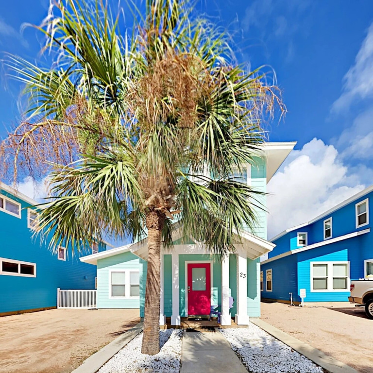 23 Royal Palms 3 Bedrooms 3.5 Bathrooms Townhouse