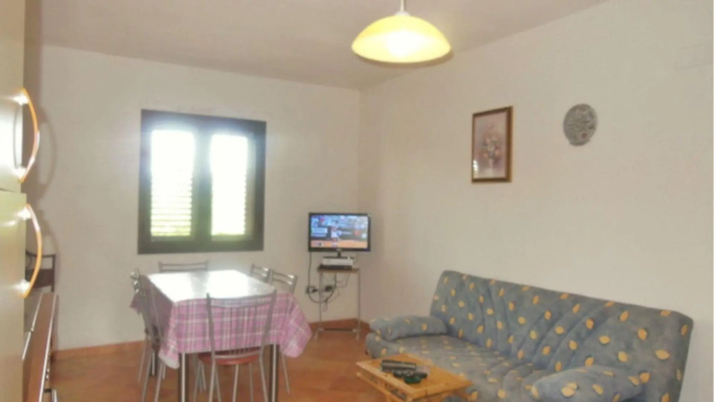 Three-room apartment a few minutes drive from the main beaches-Budi 3