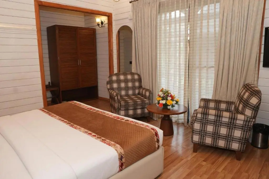 Foxoso Aaristo Baga Beach Resort