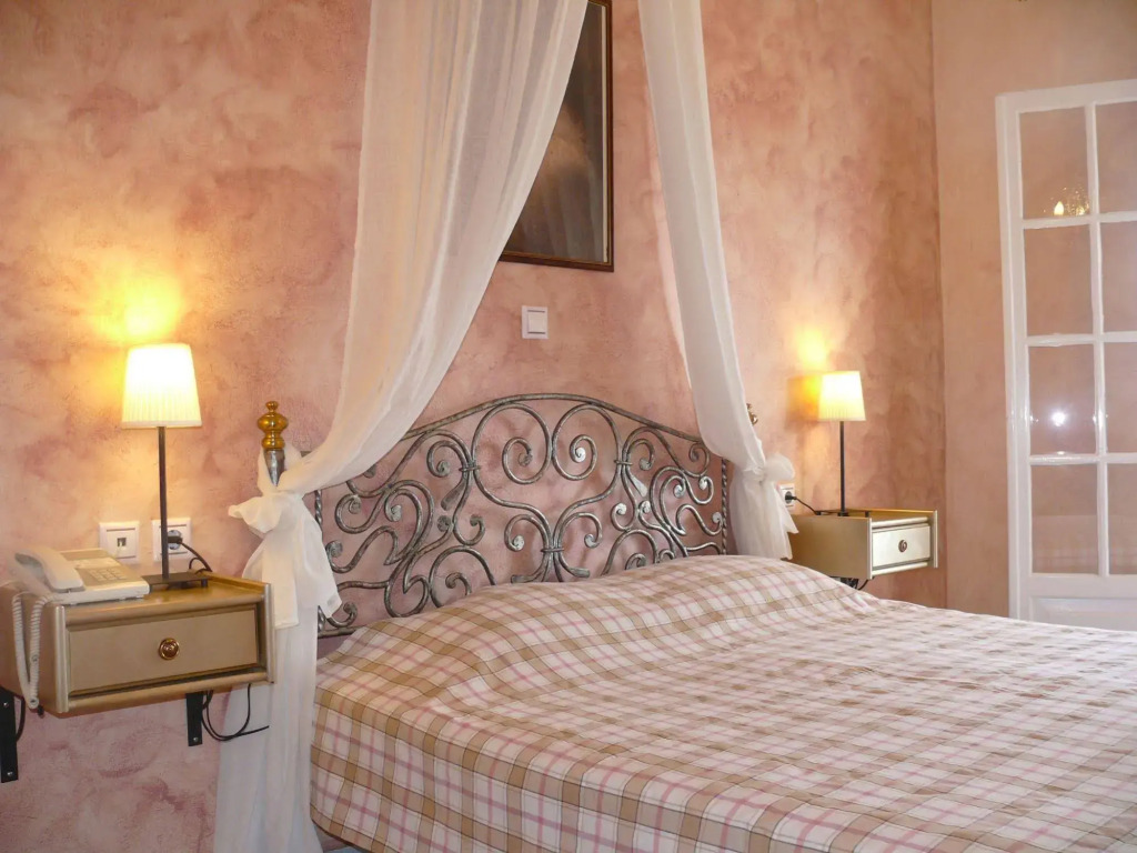 Nefeli Hotel