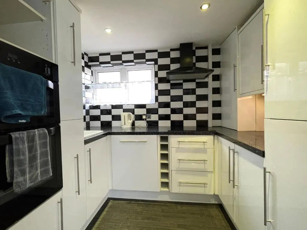 Warminster Apartment Bliss on the bay just a stone's throw away