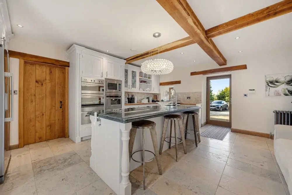 5-bed Retreat, Sleeps 12 in Harrogate With Hot Tub