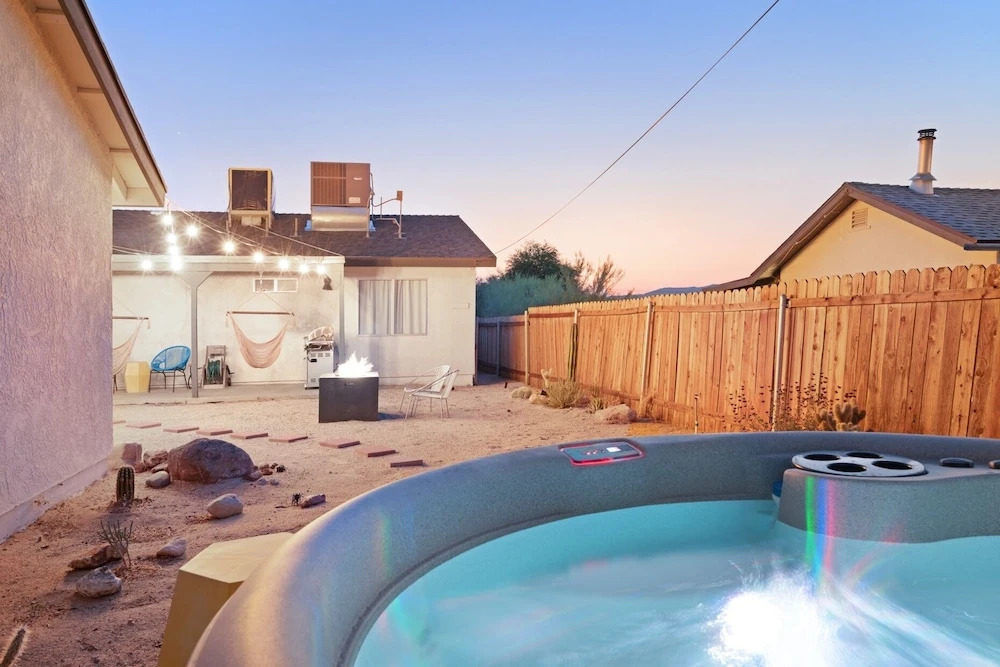 The Rockhopper - Hot Tub, Fire Pit & Walk To Downtown Jt! 4 Bedroom Home by RedAwning