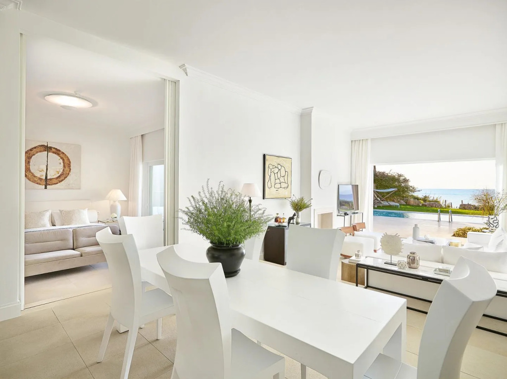 Mandola Rosa, A Resort to Live
