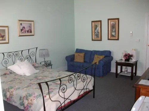 Stellas Dromana Hotel