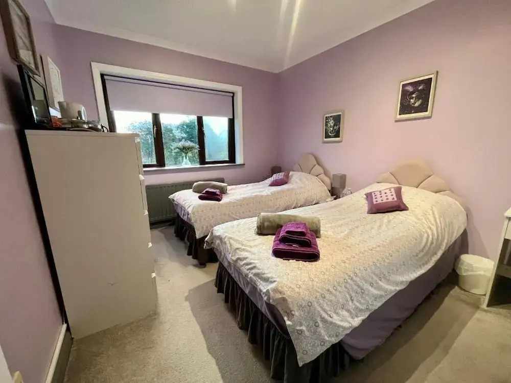 WILLOW RIDGE - a large country house with 3 rental rooms