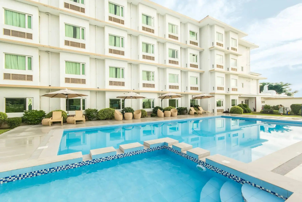 Microtel by Wyndham South Forbes near Nuvali