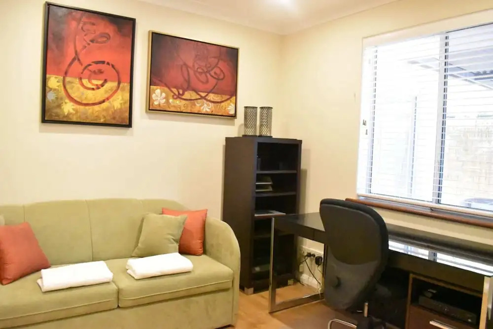 Bright 2 Bedroom Apartment In A Great Location