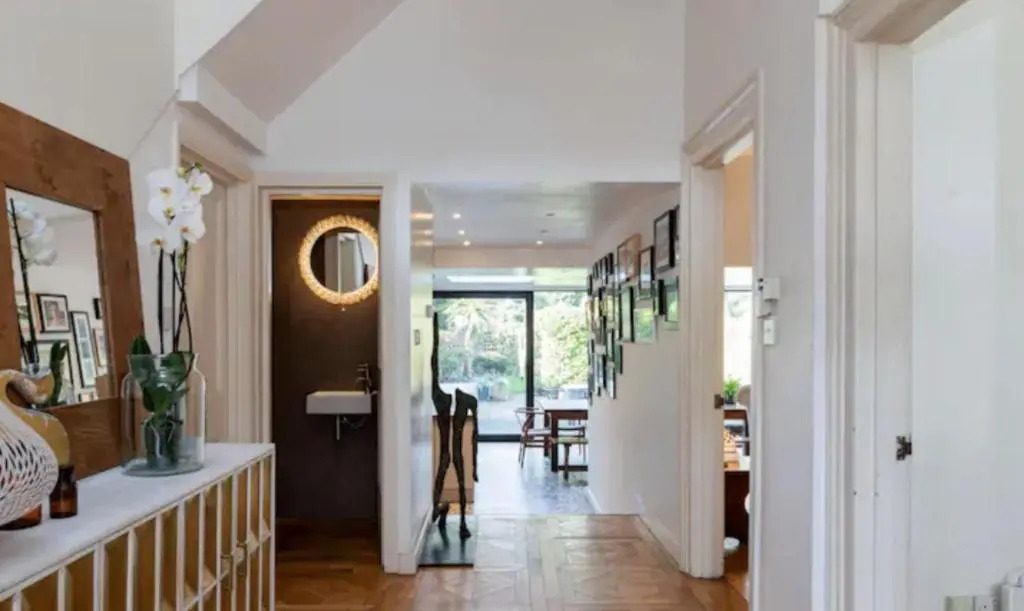 Stunning 5 bed house with private garden