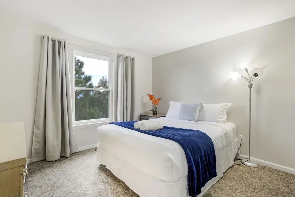 Modern 6BR Home in Briargate