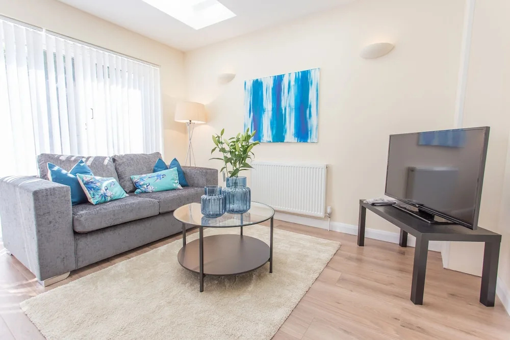 Spacious Comfortable 2 Bed Apartments in Oxford, Free Parking, OX2 Easy Access to City Centre & Hospitals