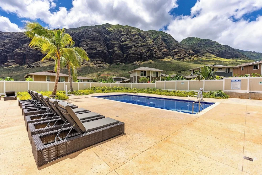 Sleeps 16, 2 Homes Ocean Views, Shared Pool + Gym, Near the Beach Avantstay