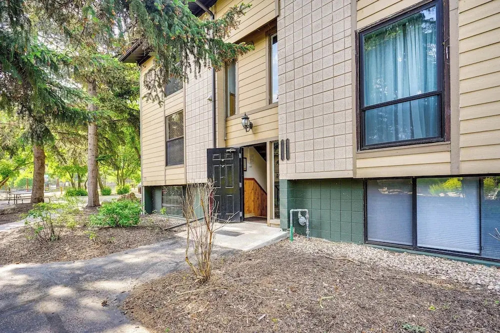 1/2 Block to Lift Bus Stop: Condo in Park City
