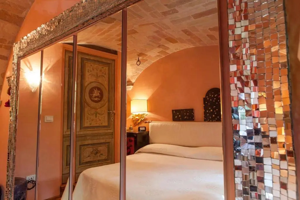 MarcheAmore - Bottega di Giacomino for art lovers, with private courtyard