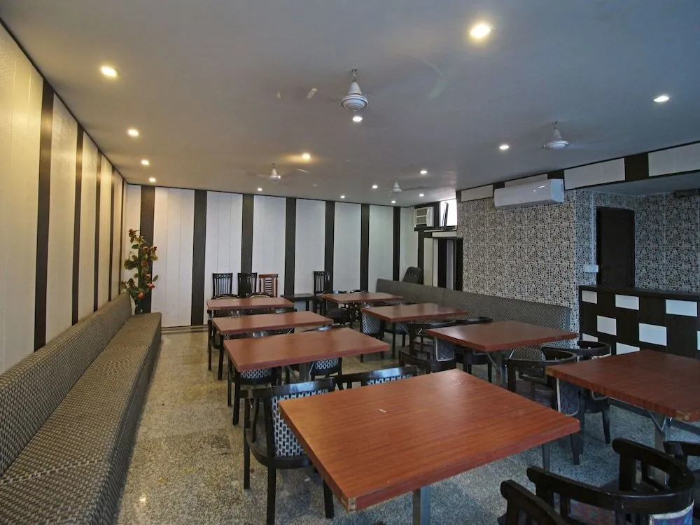 OYO Collection O 476 Hotel Gera's