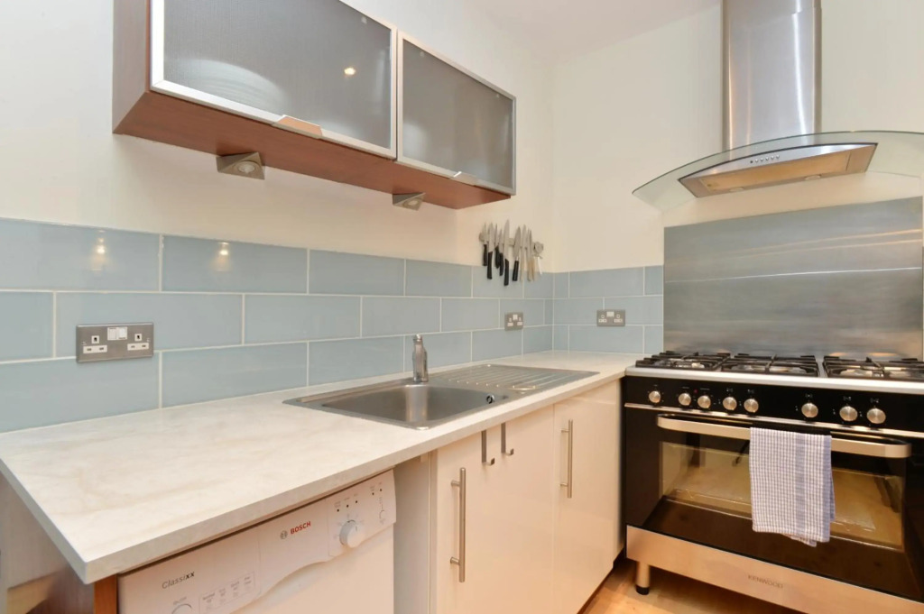 Executive 3 bed in The Meadows