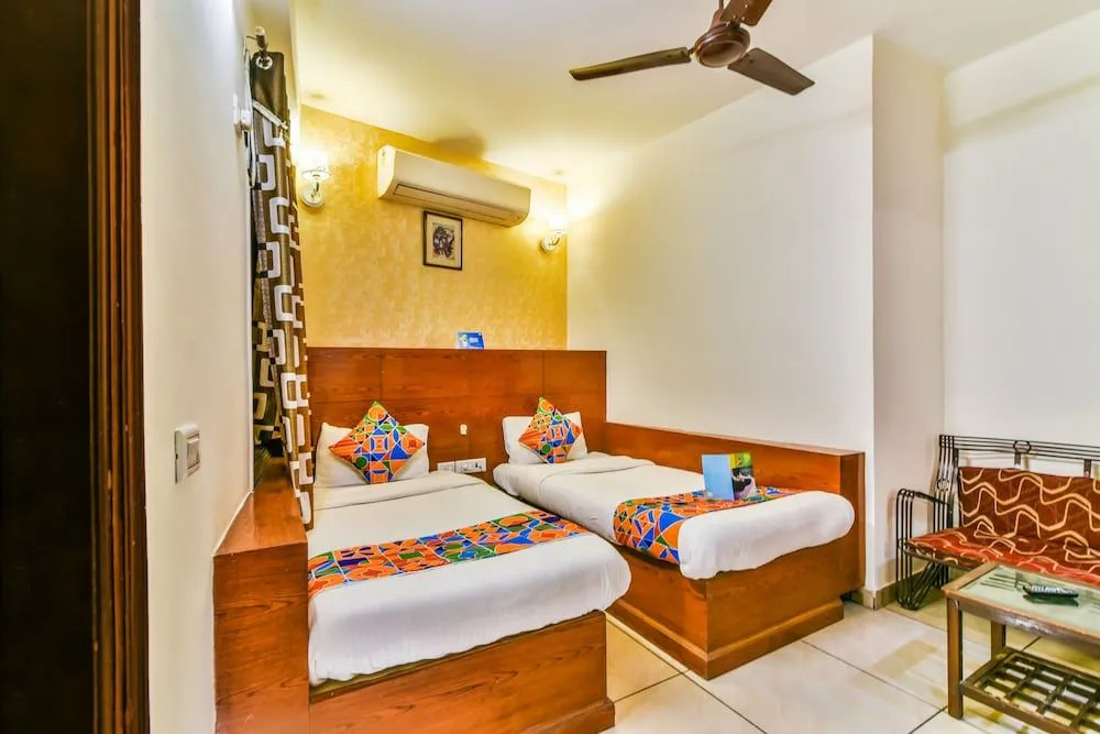 Hotel Le Grand - Walk-in from RK Ashram Metro Station