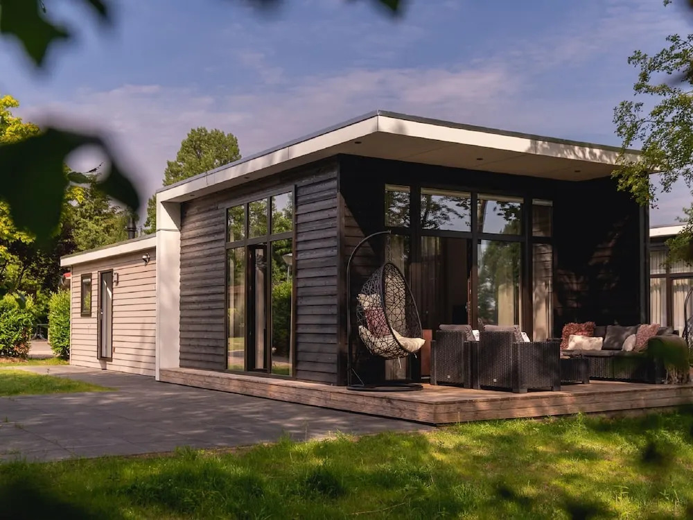 Designed Chalet With Dishwasher, Near Water
