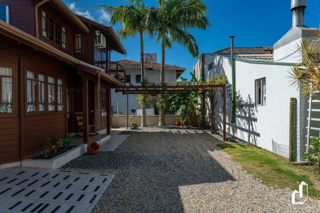 Casa com 03 dormitórios