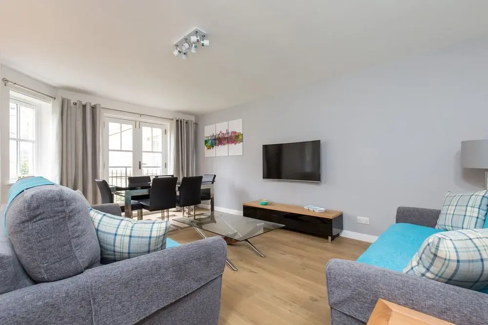 415 Huntingdon Place Apartment