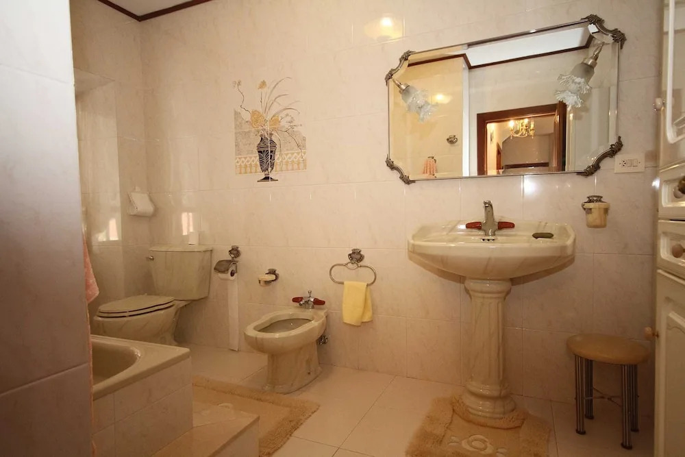 House - 5 Bedrooms with Sea views - 107775