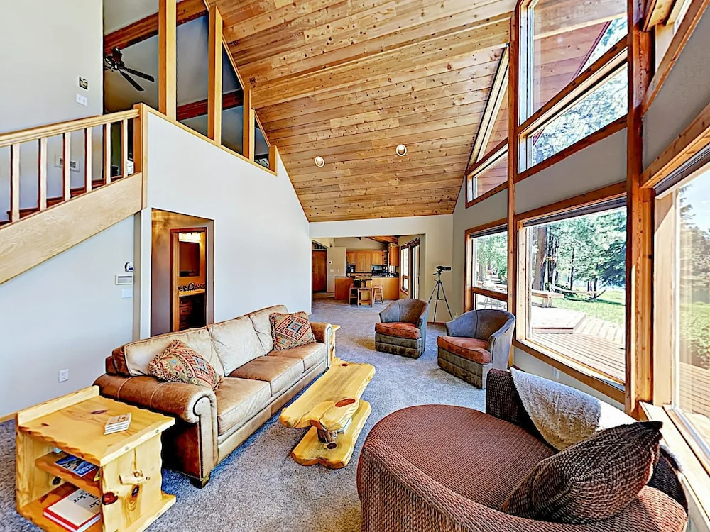River Hideaway W/ Boat Slip, Kayaks & Hot Tub 4 Bedroom Home