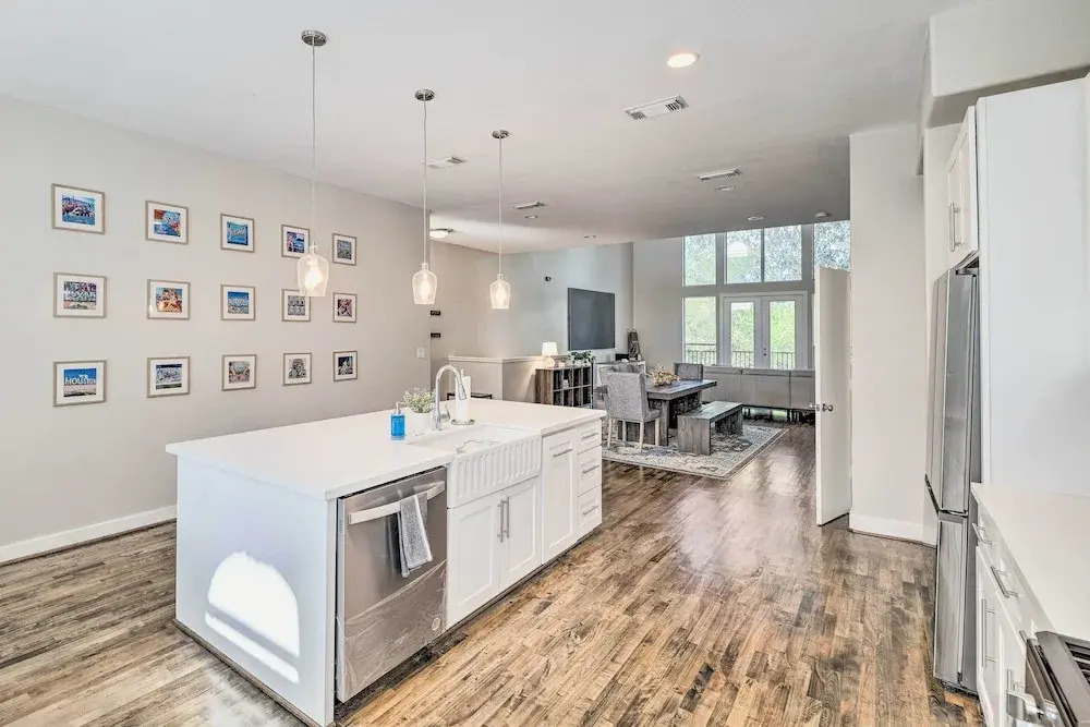 3-story Houston Townhome: 1 Mi to Minute Maid Park