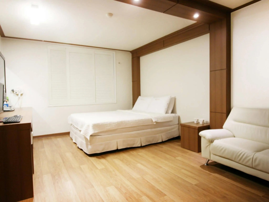 Orange Hotel