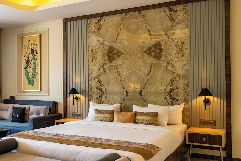 Mountain Creek by ELIVAAS Prive Pet-friendly 1 Luxe Room with Shared Pool and Gazebo