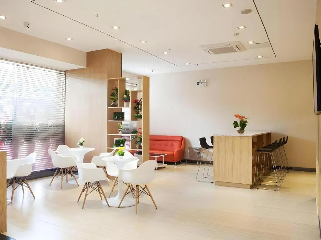 IU Hotel Chengdu Pengzhou Municipal Government Branch