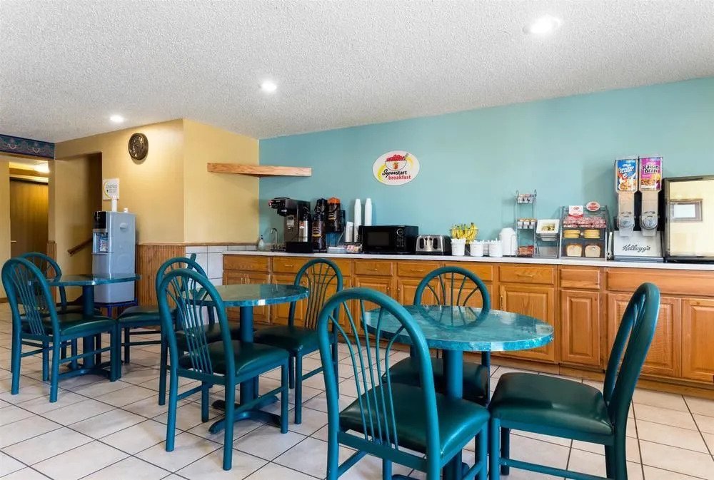 Super 8 Motel - Warrenton