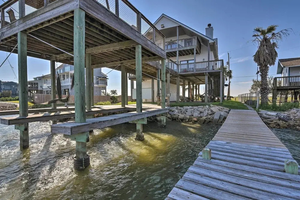 Bayfront Fishing Pier: Galveston Island Home