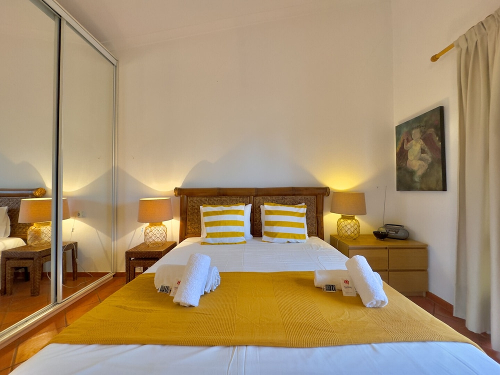 Vilamoura Amazing Villa by Homing