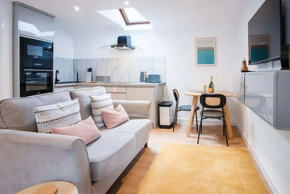 Flat 2 - 1 Bedroom Apartment - Tenby