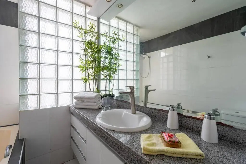 Balconcito Peruano& Ciudad real 302 & 2 bedroom