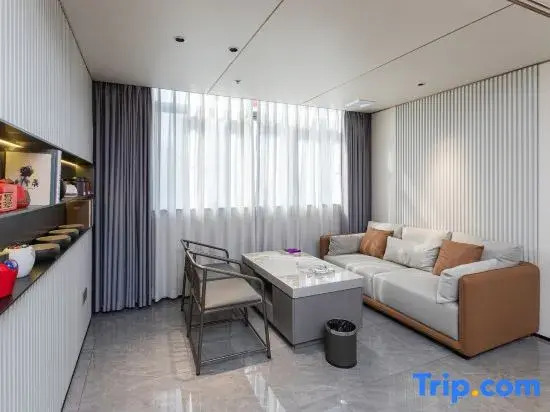 Tanks Hotel