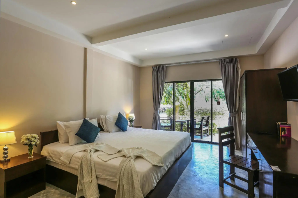Naiharn Beach Resort - SHA Plus Extra