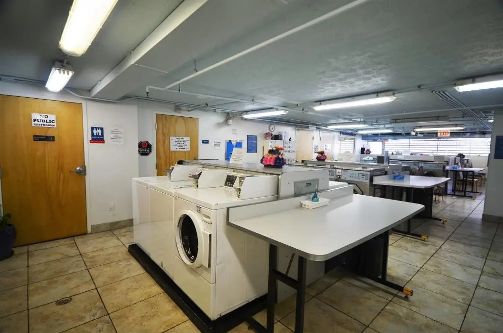 Waikiki Condo Just Remodeled Kuhio Village 202A