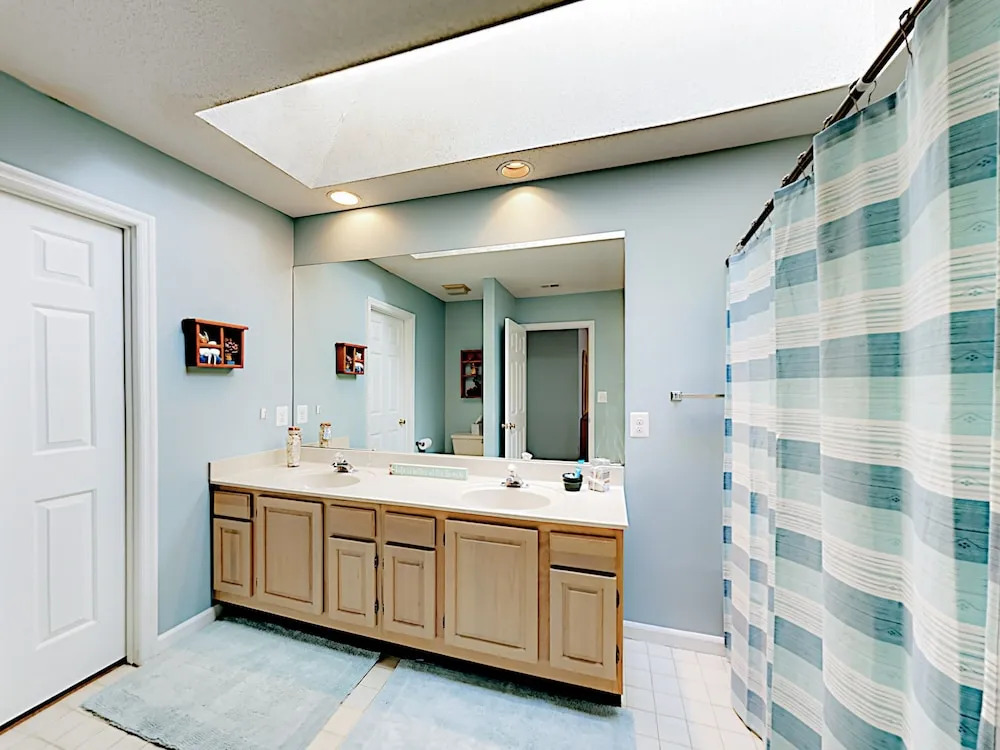 Sunny Coastal-chic W/ Private Deck & Sunroom 3 Bedroom Home