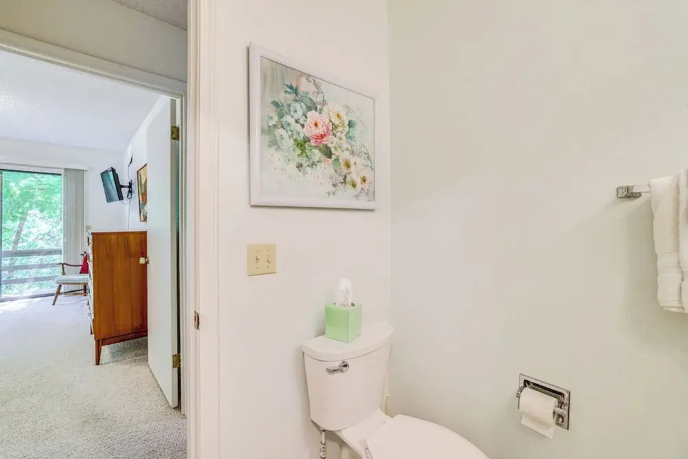 Bella Vista Townhome w/ Deck Near Back 40 Trail!