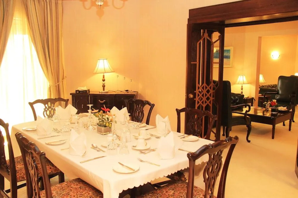 Ledger Plaza Hotel