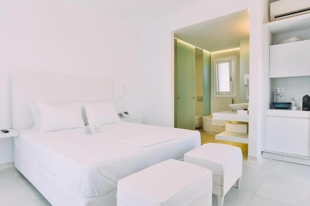 Schinoza luxury suites