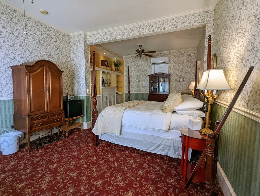 Old Powder House Inn