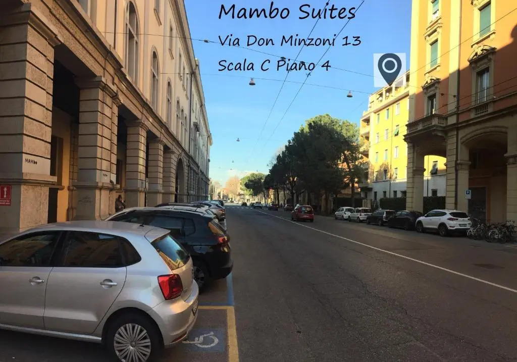 Отель Mambo Suites