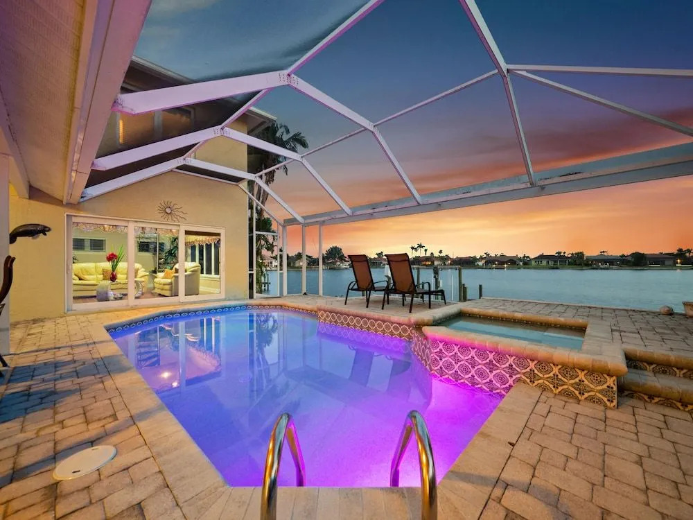 Luxurious Villa, Water Views, Heated Pool and Spa - Villa Lakeside Lookout - Roelens